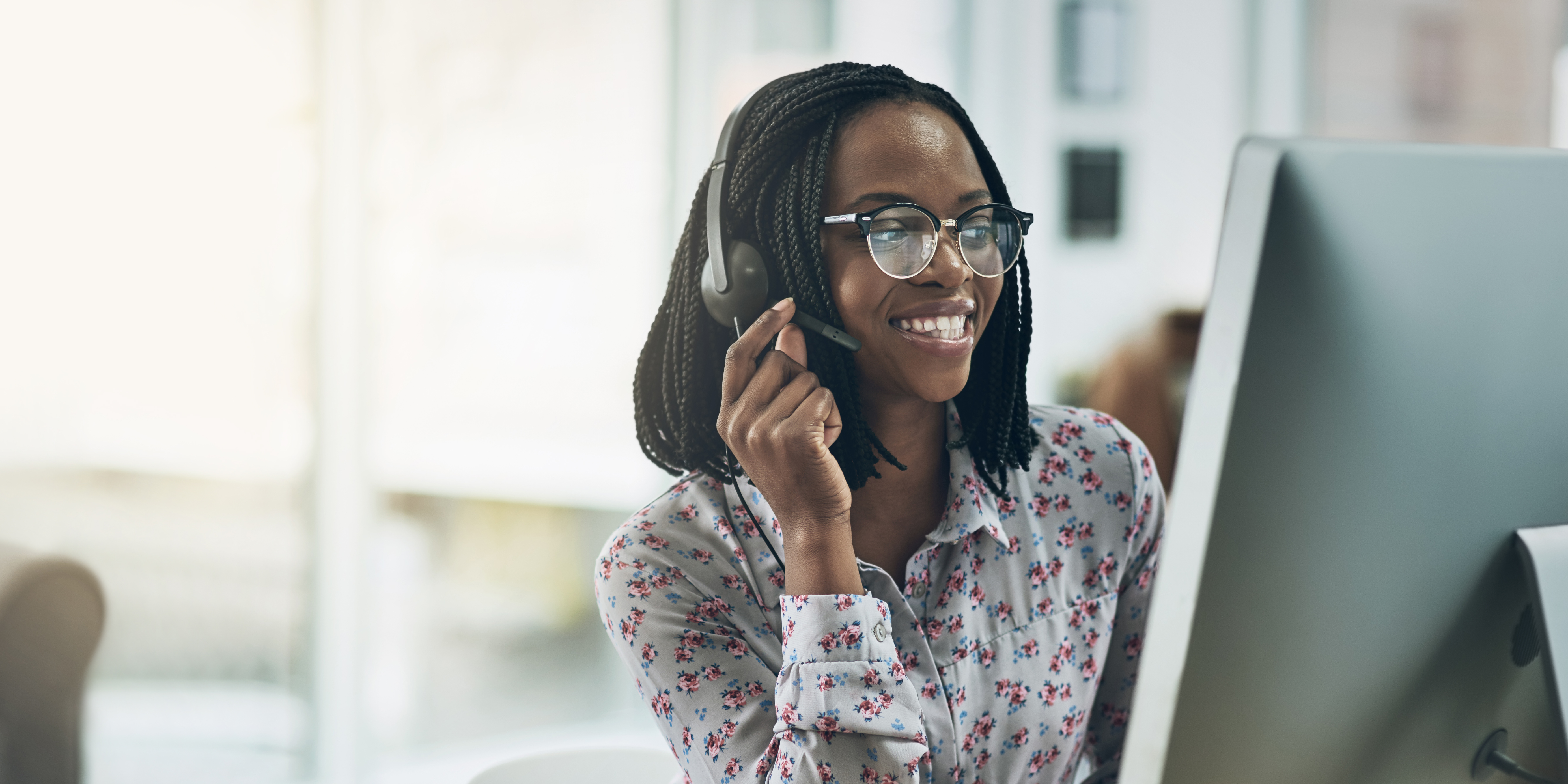 ALSALE customer support representative ready to assist